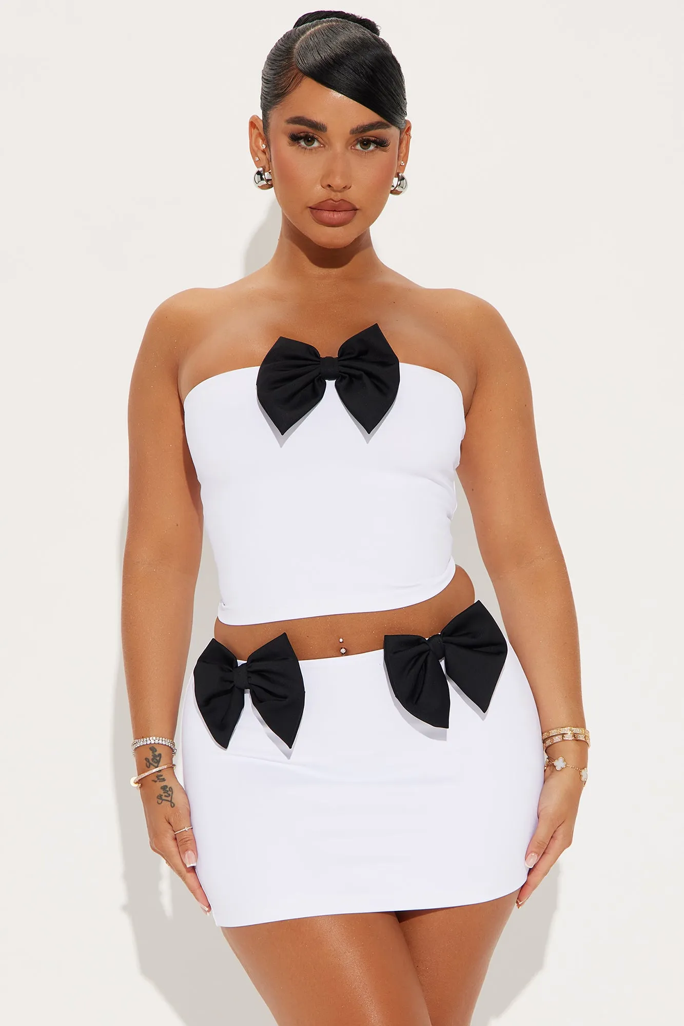 2-Piece Bow Romantic Skirt Set - Elegant White & Black Ensemble