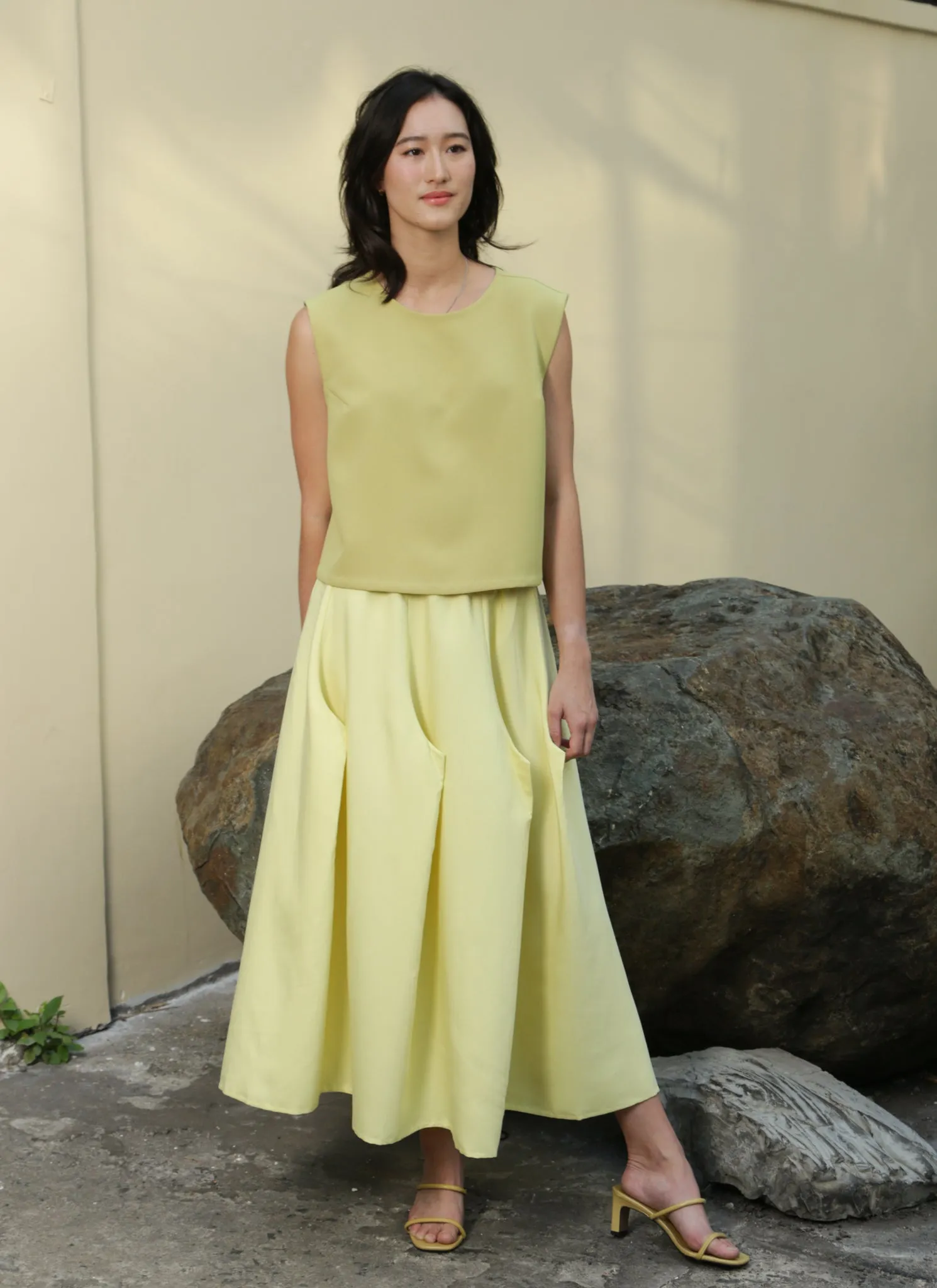 Cloud Burst 8-Pleated Pocket Skirt w/Elastic in Lemon