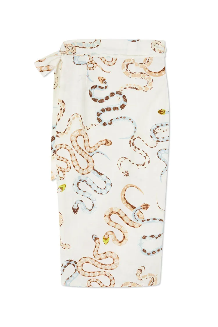 Certainly! Here’s an optimized version of the product title:

Stylish Cotton-Linen Blend Snake Print Jaspre Wrap Skirt for Effortless Elegance

This title includes relevant modifiers to enhance the products appeal while maintaining clarity.