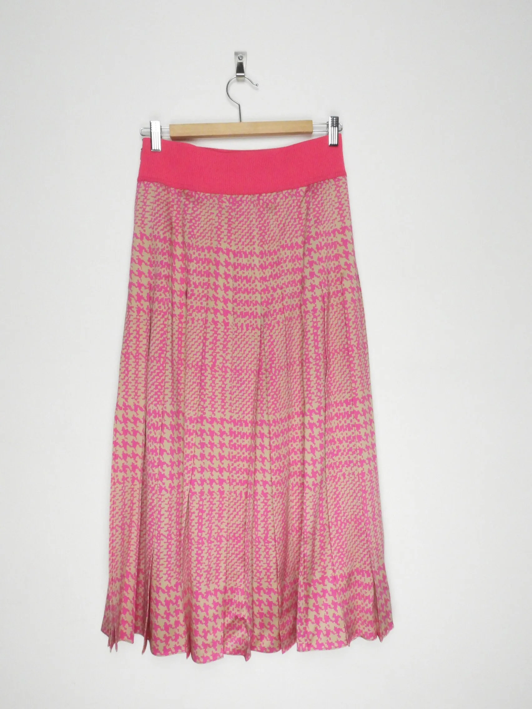 Fendi 2017 Pink and Tan Houndstooth Silk Satin Midi Skirt - USA6 / IT42