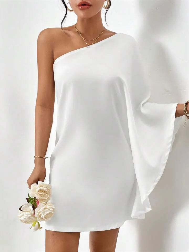 One shoulder batwing sleeve dress in white