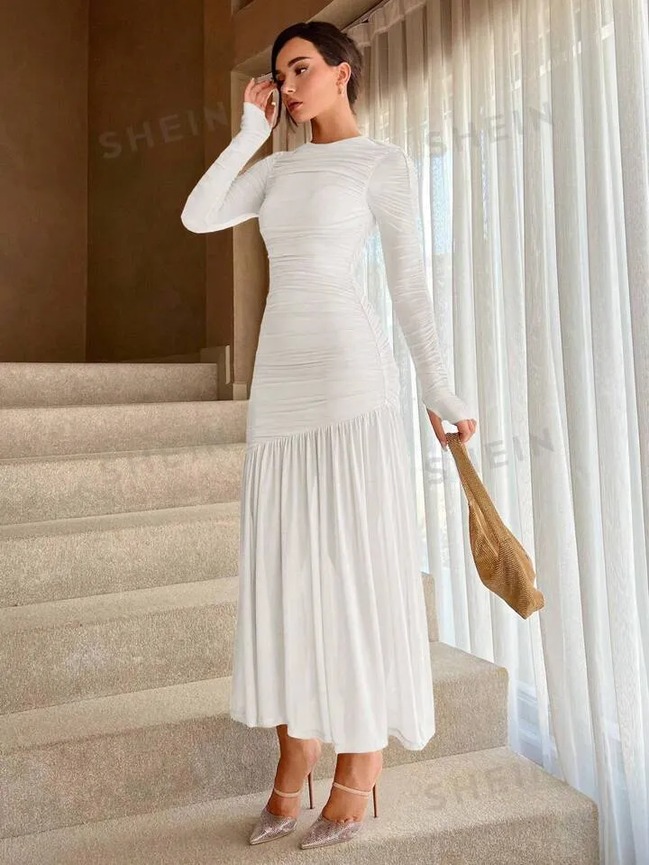 Round neck long sleeve pleated dress in white